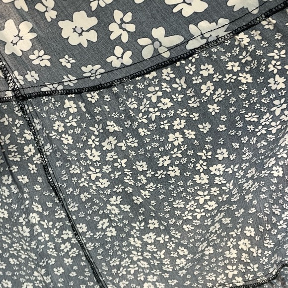 #0223 Maurices Black/Ivory/Grey Floral Kimono Sections w/ Ruffle accents-S - Picture 7 of 10